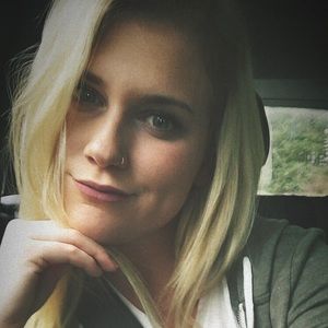 Meet your Posher, Emilee